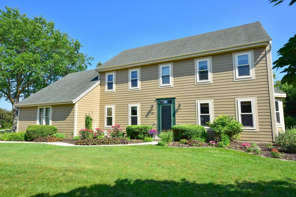 Photo of 387 W Juniper DRIVE, Grafton, WI 53024 (MLS # 1946767)