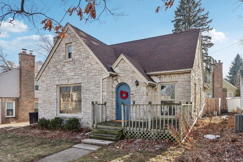 Photo of 4421 W Ohio AVENUE, Greenfield, WI 53219 (MLS # 1946738)