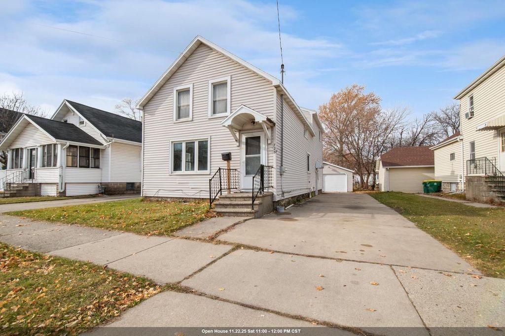 Photo of 725 N Irwin AVENUE, Green Bay, WI 54302 (MLS # 50318567)