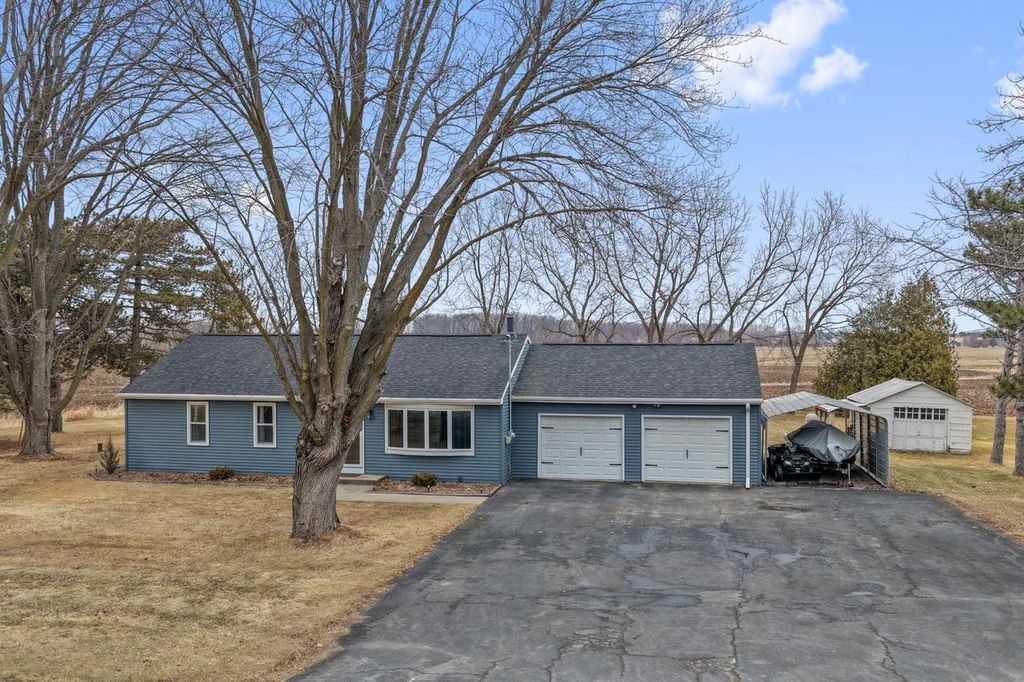 Photo of W3866 County Rd S Rd, Appleton, WI 54913 (MLS # 50321866)