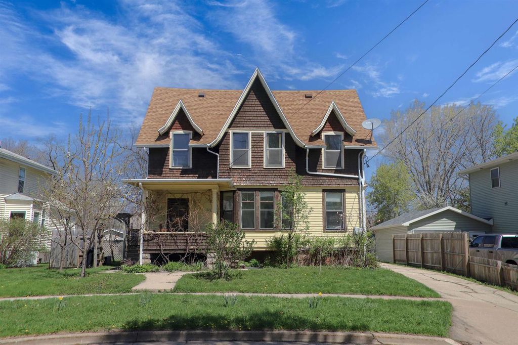 Photo of 826 E Washington STREET, Appleton, WI 54911 (MLS # 50324878)