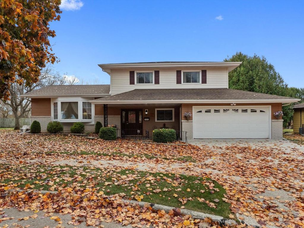 Photo of 1501 George STREET, Manitowoc, WI 54220 (MLS # 1942773)