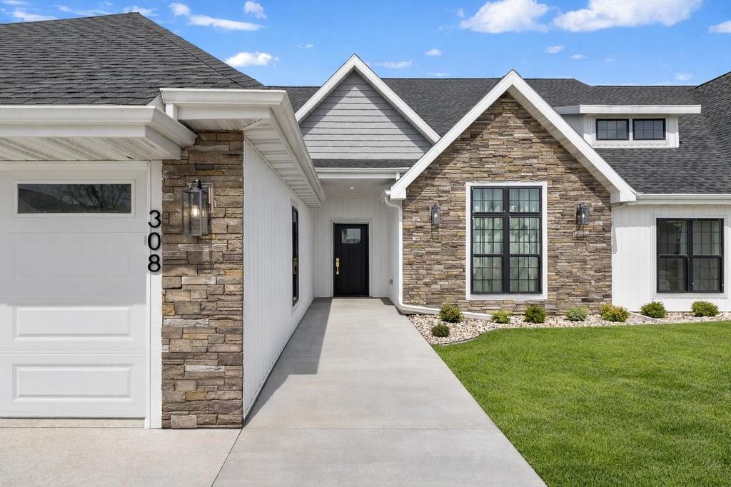 Photo of 308 Willow STREET, Pardeeville, WI 53954 (MLS # 2021142)