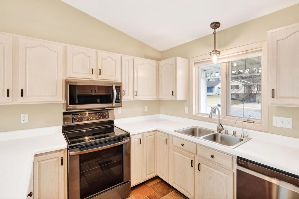 Photo of 6126 Thornebury DRIVE, Madison, WI 53719 (MLS # 2017168)