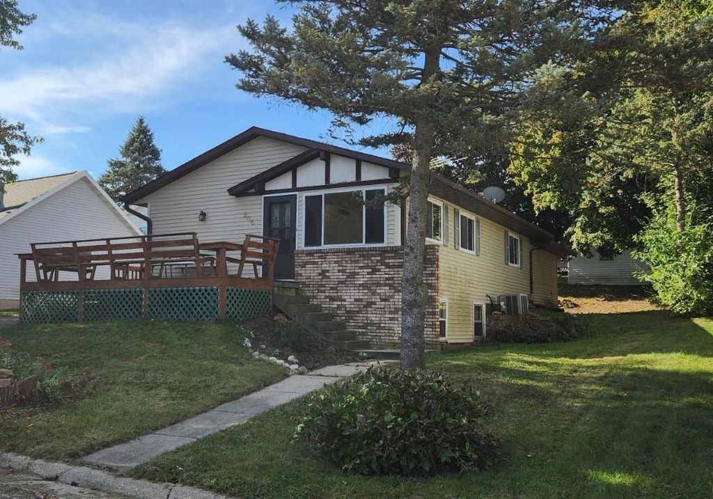 Photo of 206 S Garfield STREET, Barneveld, WI 53507 (MLS # 2009632)
