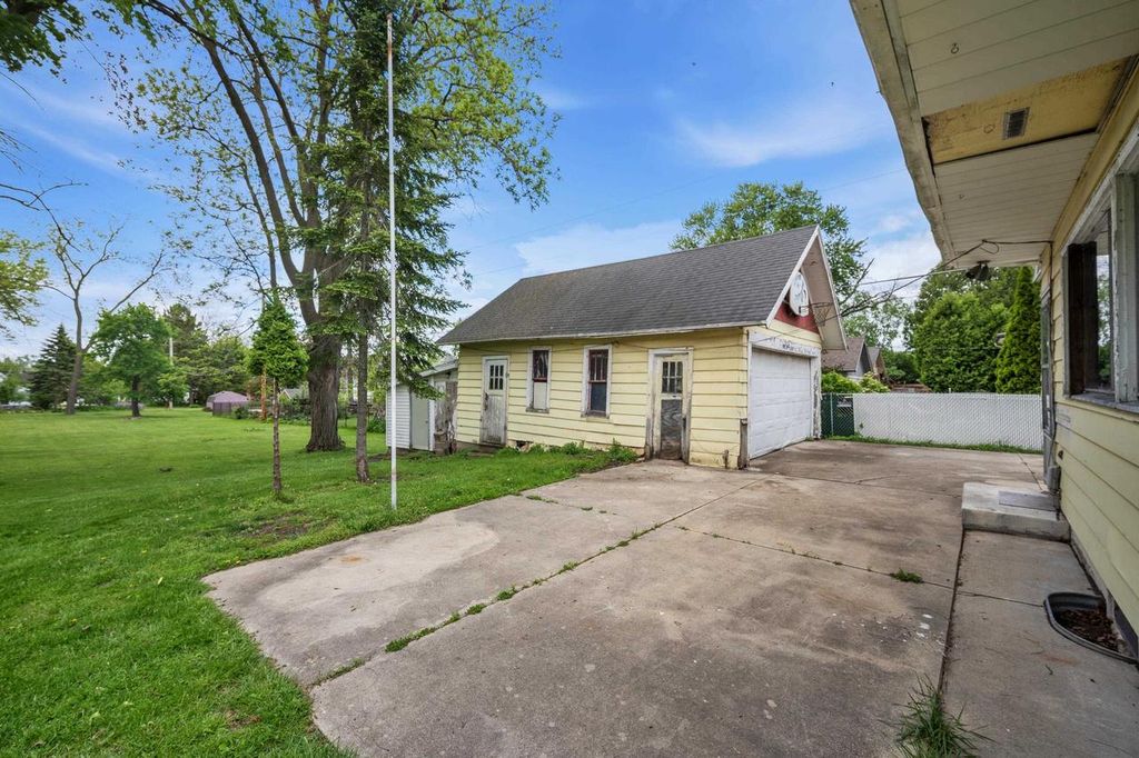 Photo of 517 W Maple AVENUE, Beaver Dam, WI 53916 (MLS # 2023883)