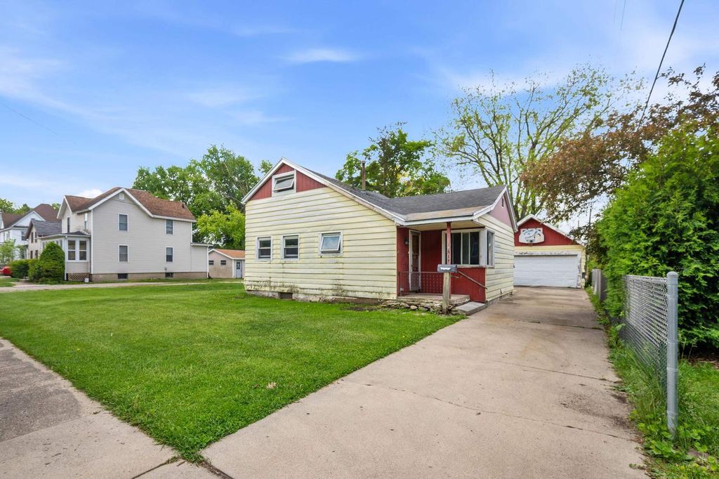 Photo of 517 W Maple AVENUE, Beaver Dam, WI 53916 (MLS # 2023883)