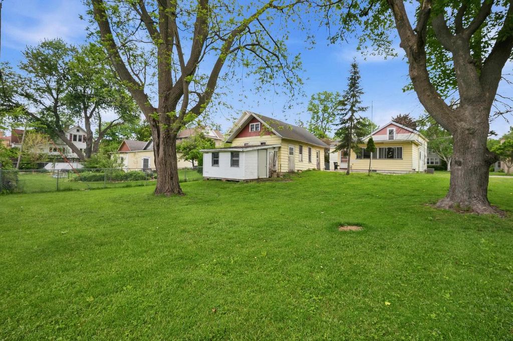Photo of 517 W Maple AVENUE, Beaver Dam, WI 53916 (MLS # 2023883)