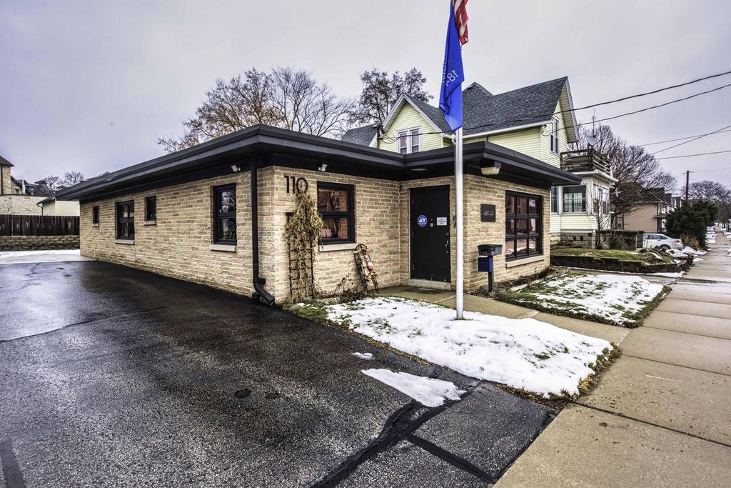 Photo of 110 Arcadian AVENUE, Waukesha, WI 53186 (MLS # 1943932)