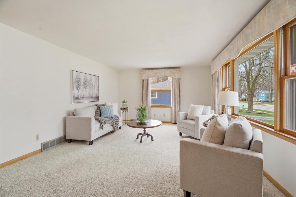 Photo of 1613 S Telulah AVENUE, Appleton, WI 54915 (MLS # 50323925)