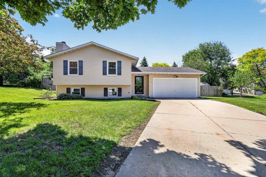 Photo of 21 S Bartelt COURT, Madison, WI 53704 (MLS # 2024168)