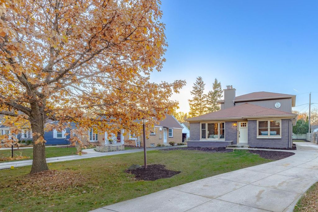 Photo of 8201 N Whitney ROAD, Fox Point, WI 53217 (MLS # 1942750)