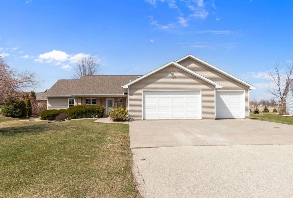 Photo of W5284 Waterview DRIVE, Sherwood, WI 54169 (MLS # 50323424)