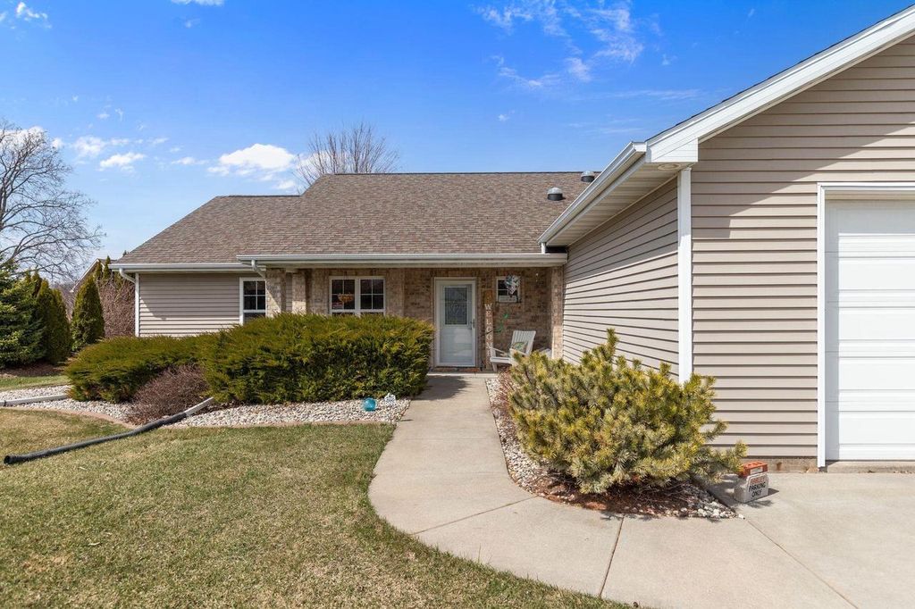 Photo of W5284 Waterview DRIVE, Sherwood, WI 54169 (MLS # 50323424)