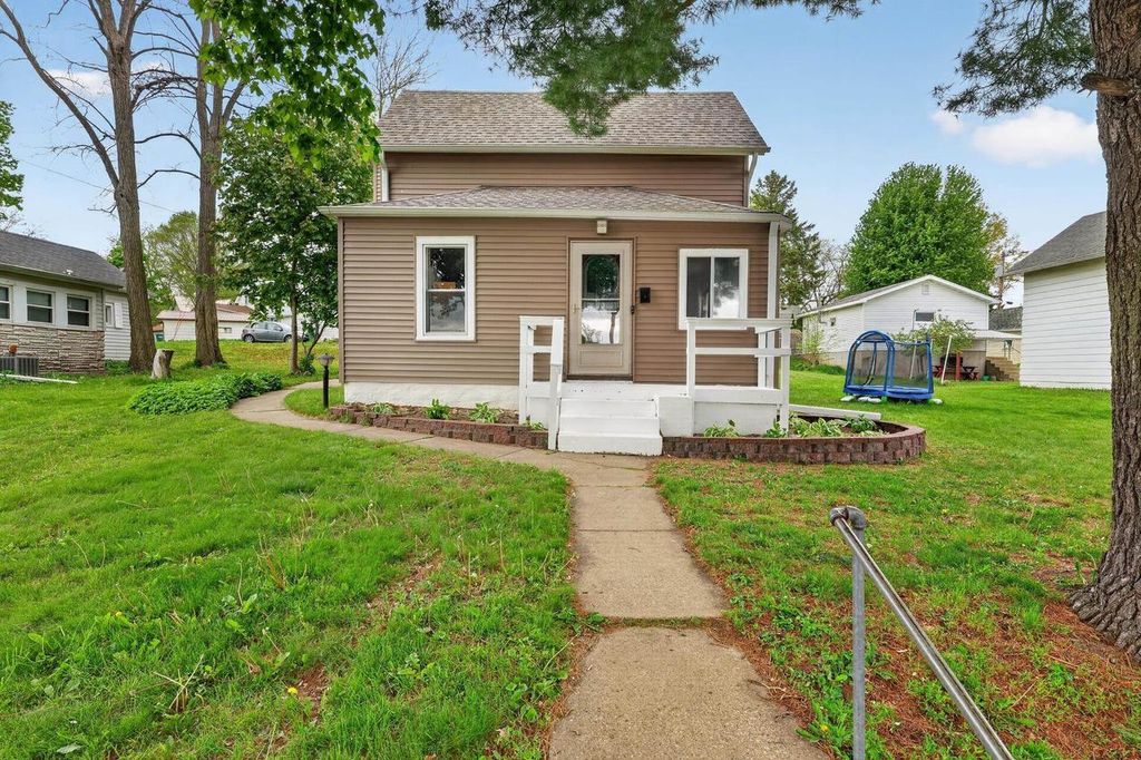 Photo of 423 Mulberry STREET, Baraboo, WI 53913 (MLS # 2023304)