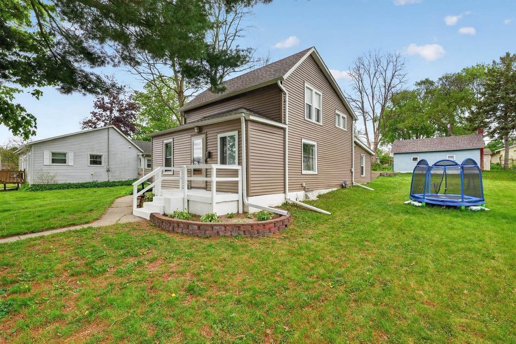 Photo of 423 Mulberry STREET, Baraboo, WI 53913 (MLS # 2023304)