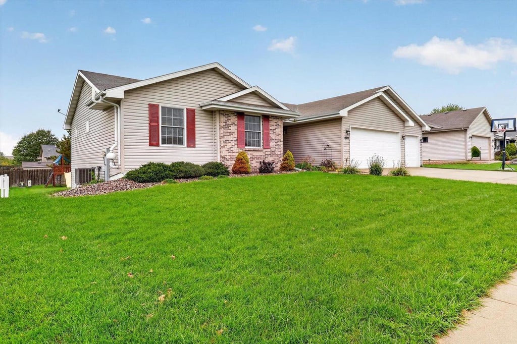 Photo of 4609 Parkwood DRIVE, Janesville, WI 53563 (MLS # 2034838)