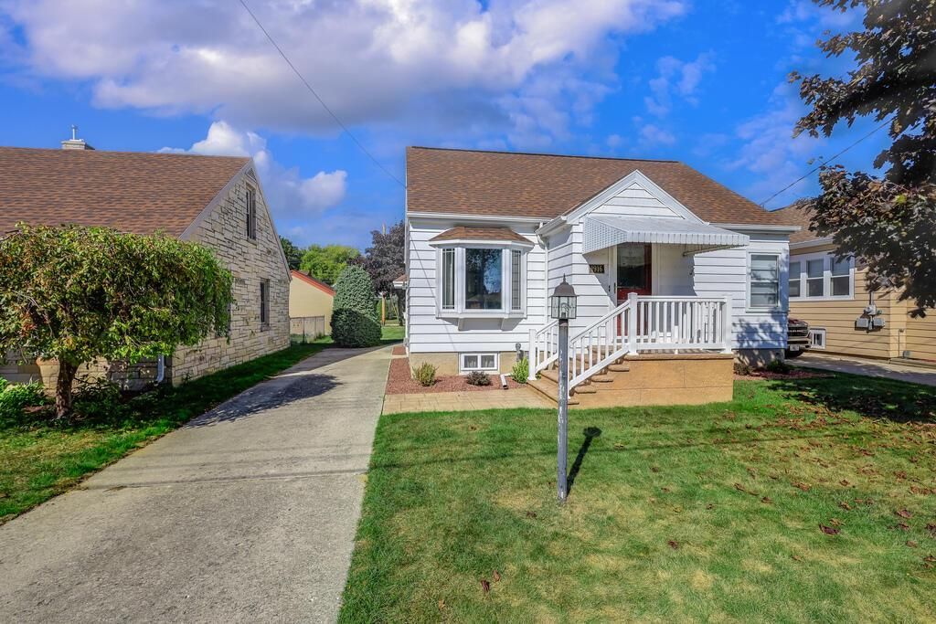 Photo of 1916 29th STREET, Two Rivers, WI 54241 (MLS # 1937756)