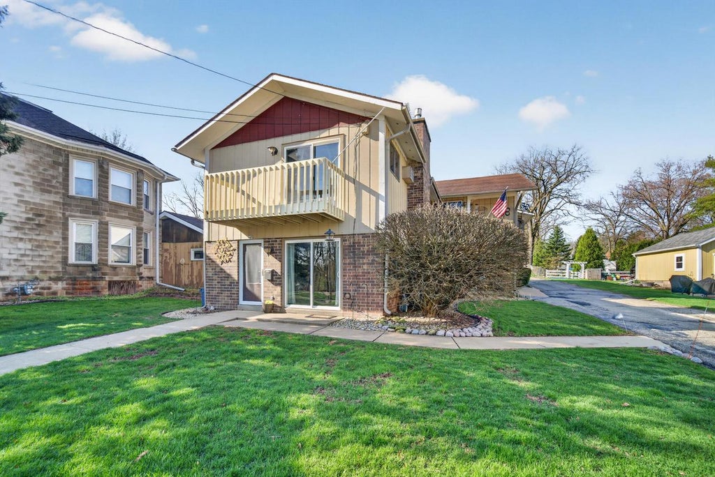 Photo of 445 W Chestnut STREET, Burlington, WI 53105 (MLS # 1980458)