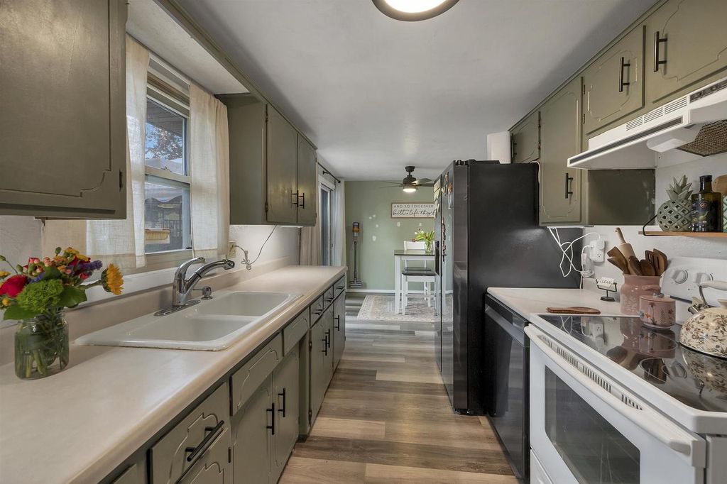 Photo of 939 Alta STREET, Green Bay, WI 54313 (MLS # 50325035)