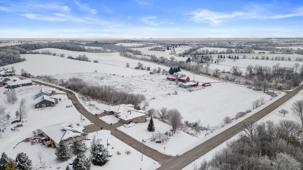 Photo of 504 Fairway TERRACE, Mayville, WI 53050 (MLS # 1944278)