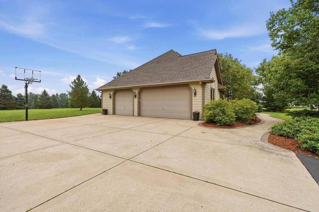Photo of W346S9520 Jericho COURT, Eagle, WI 53119 (MLS # 1976496)