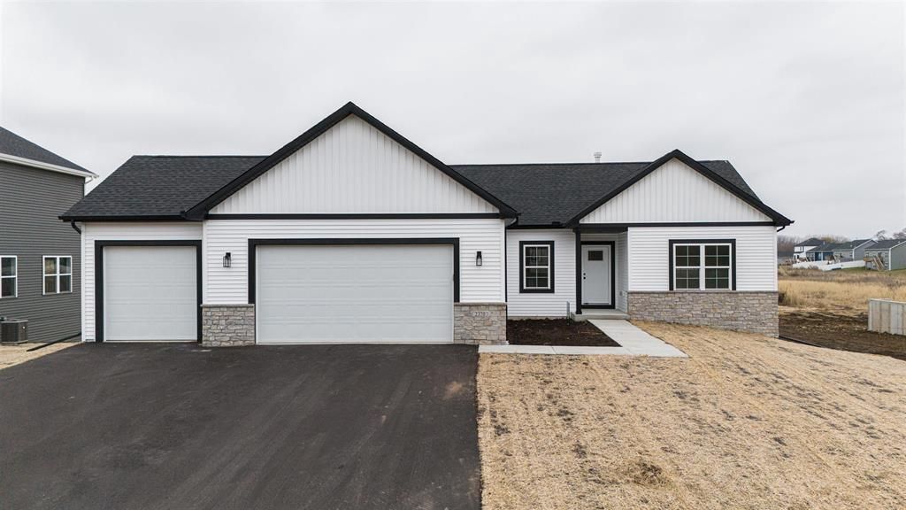 Photo of 3821 N Woodbury LANE, Janesville, WI 53545 (MLS # 2015956)