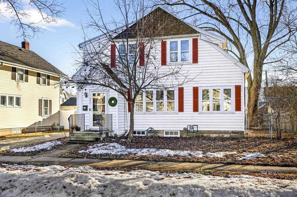 Photo of 333 W Spring STREET, Appleton, WI 54911 (MLS # 50319890)