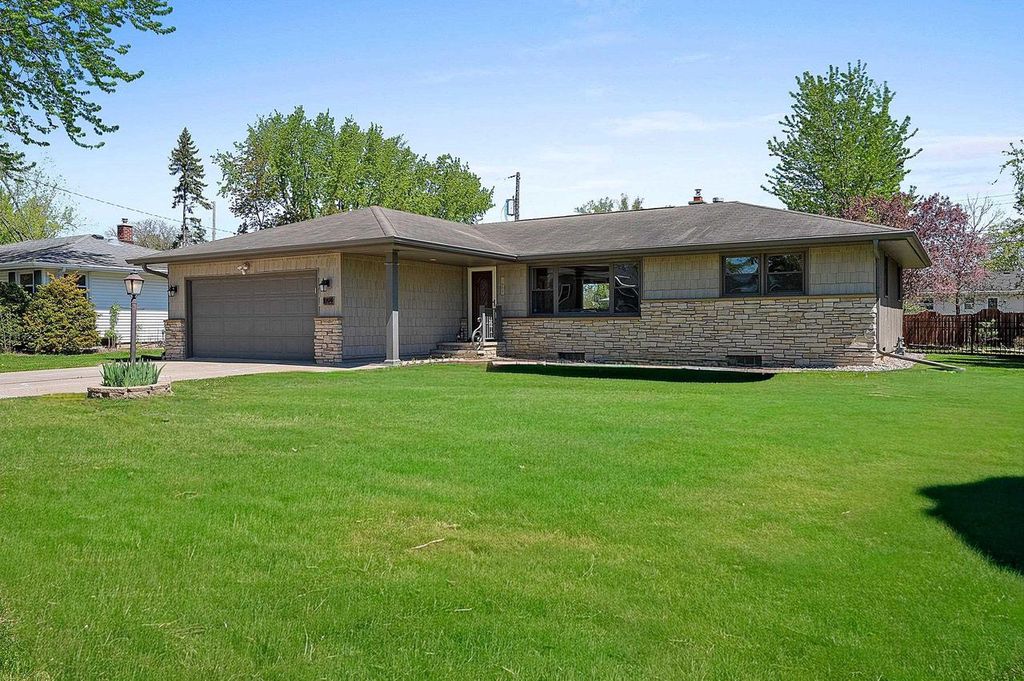Photo of 1094 Melrose STREET, Neenah, WI 54956 (MLS # 50325603)