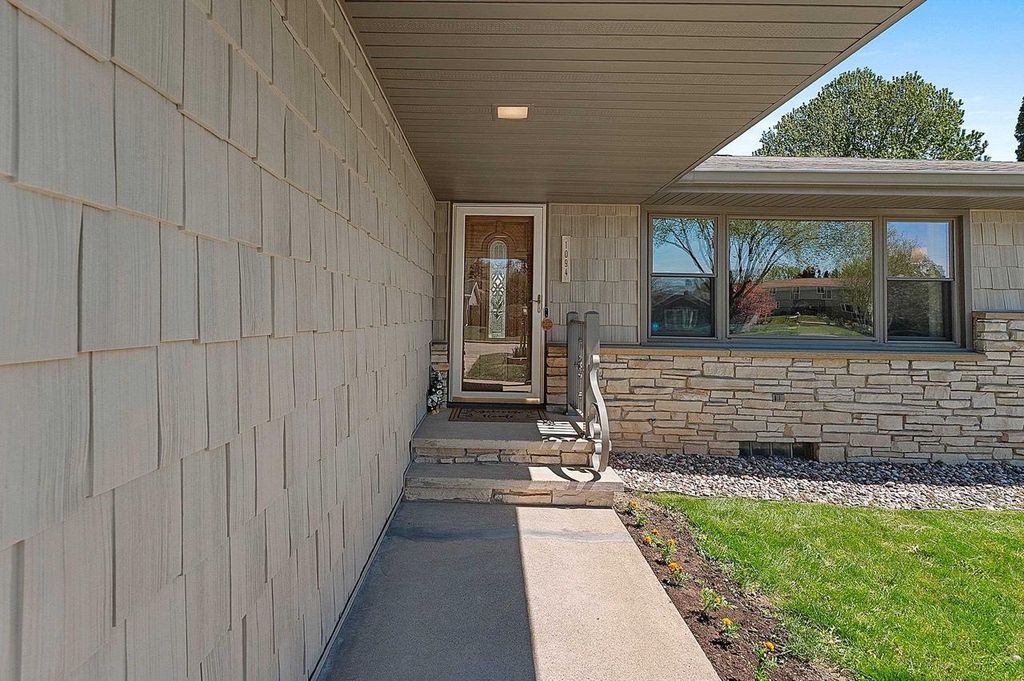 Photo of 1094 Melrose STREET, Neenah, WI 54956 (MLS # 50325603)