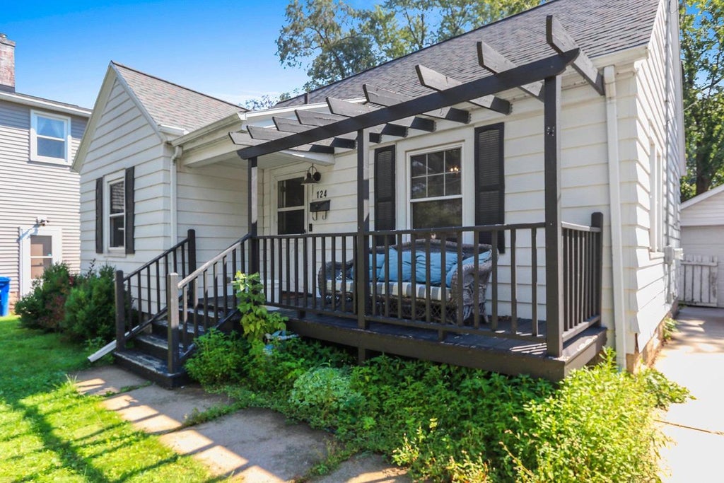 Photo of 124 N Oneida STREET, Green Bay, WI 54303 (MLS # 50332007)