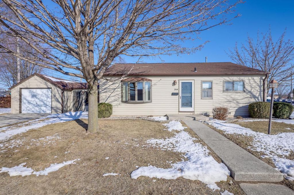 Photo of 3504 Forest CIRCLE, Manitowoc, WI 54220 (MLS # 1951932)