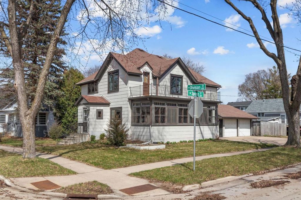 Photo of 1102 N Division STREET, Appleton, WI 54911 (MLS # 50323691)