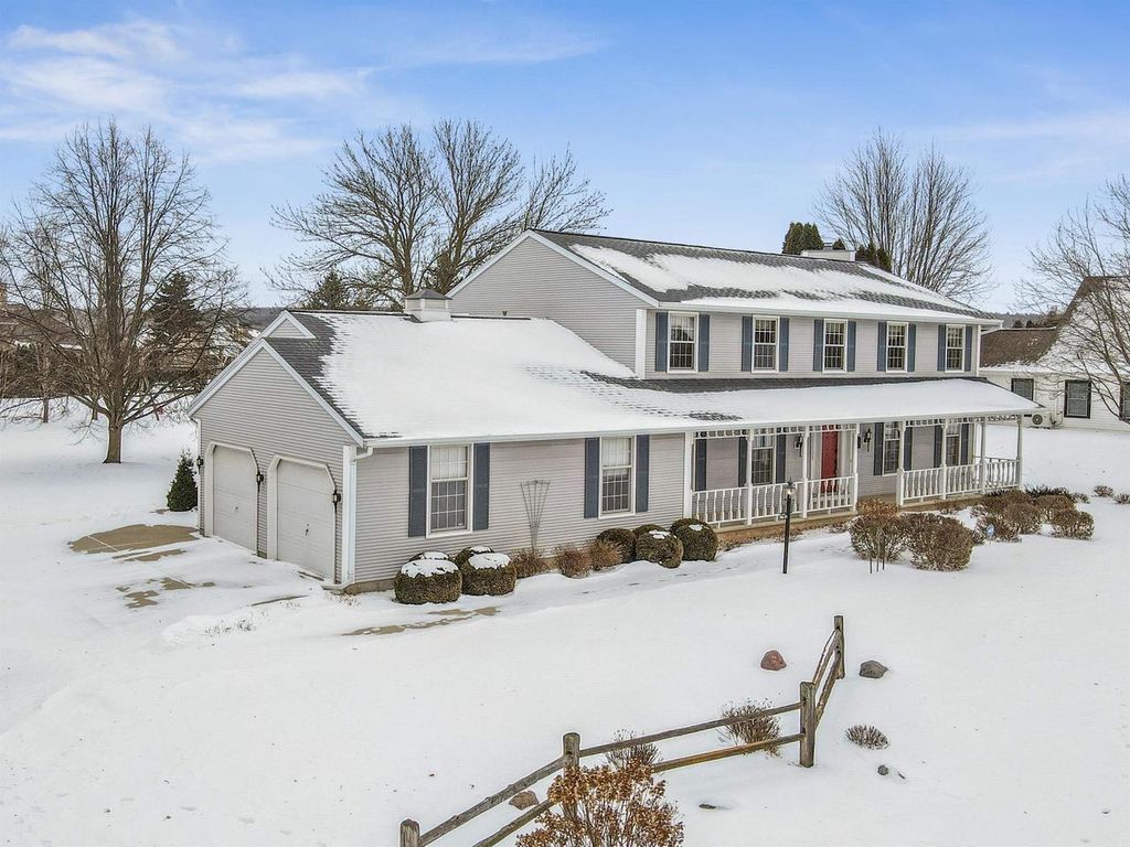 Photo of 909 Country Club LANE, Fond Du Lac, WI 54935 (MLS # 50320426)