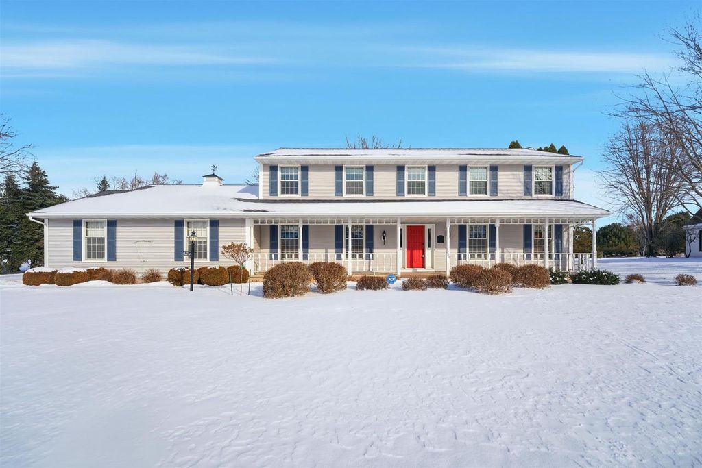 Photo of 909 Country Club LANE, Fond Du Lac, WI 54935 (MLS # 50320426)