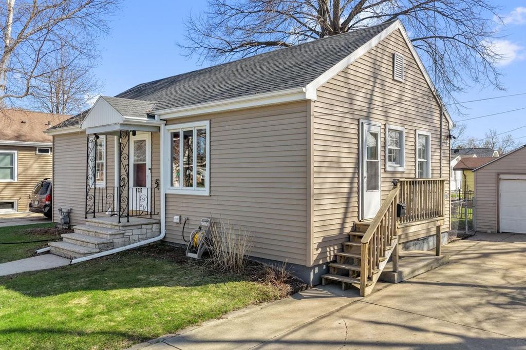 Photo of 1033 Mather STREET, Green Bay, WI 54303 (MLS # 50324172)