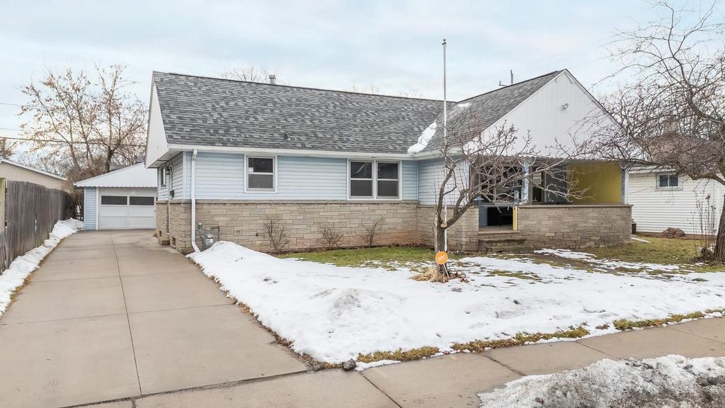 Photo of 407 E Calumet STREET, Appleton, WI 54915 (MLS # 50319801)