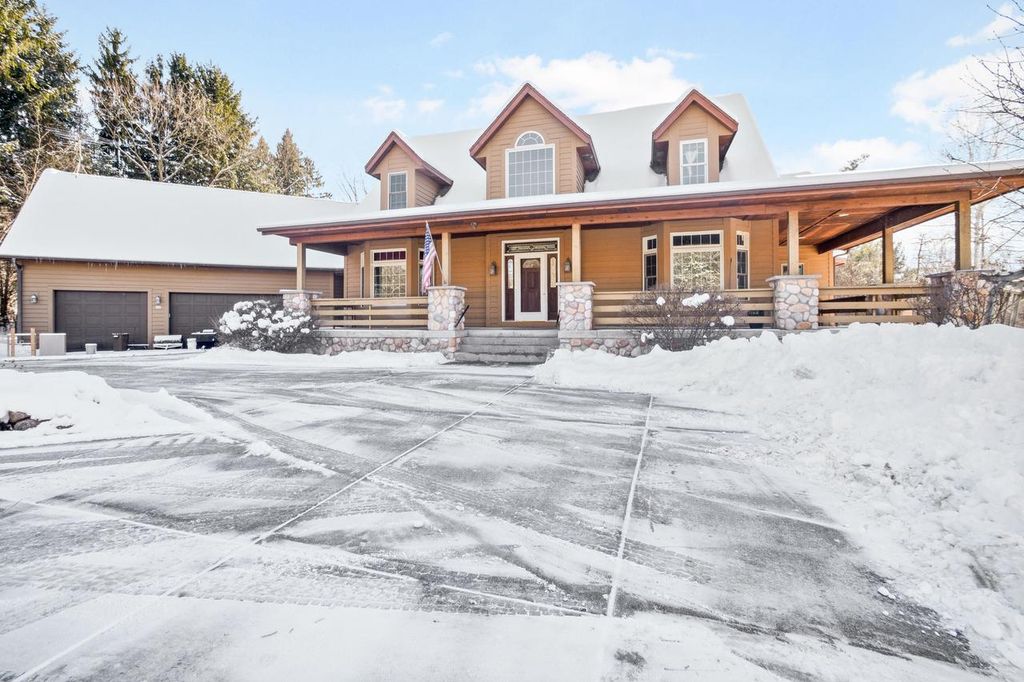 Photo of 369 Schraufnagel DRIVE, Hartland, WI 53029 (MLS # 1944962)