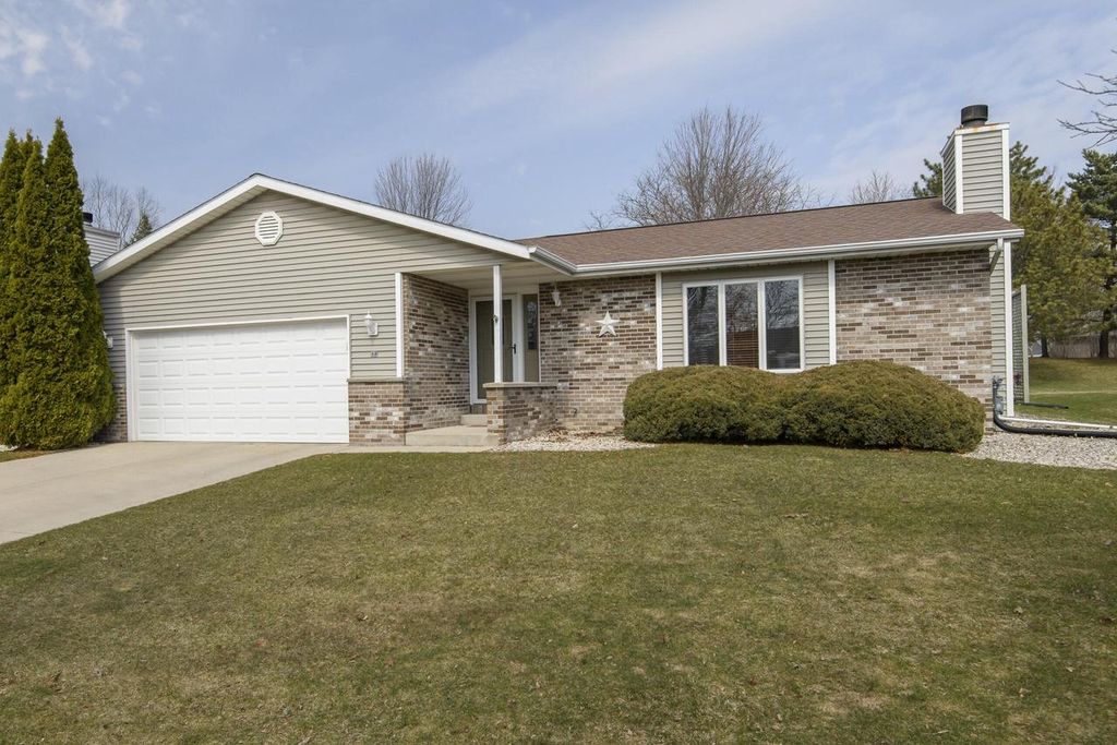 Photo of 68 E Prospect STREET, Hartford, WI 53027 (MLS # 1955155)