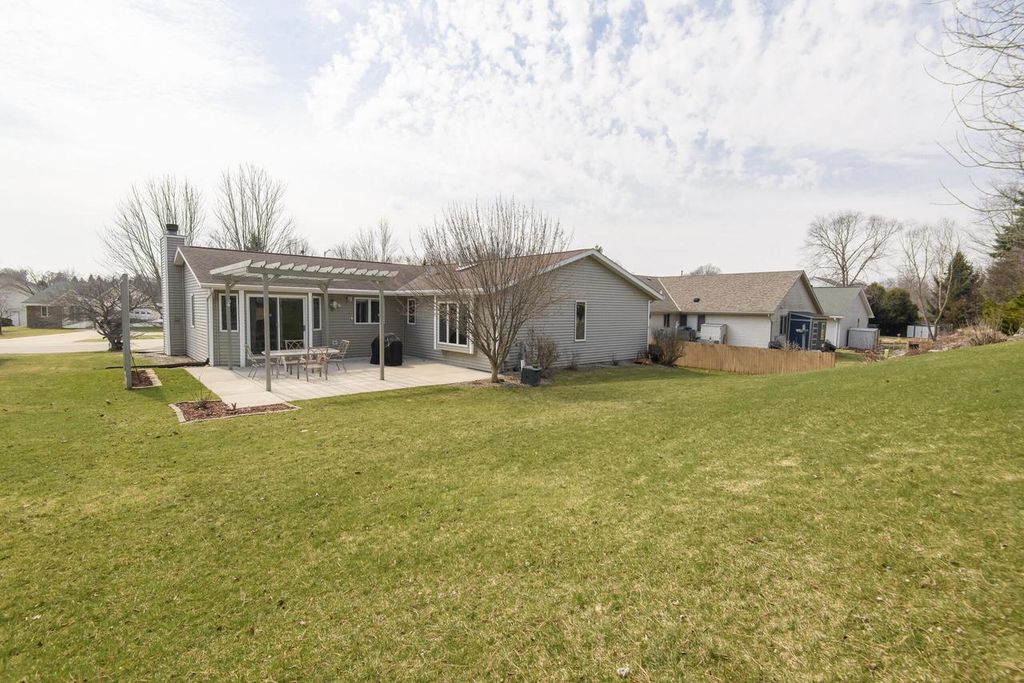 Photo of 68 E Prospect STREET, Hartford, WI 53027 (MLS # 1955155)