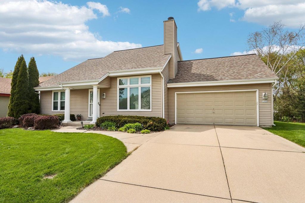 Photo of 1900 Wexford LANE, Waukesha, WI 53186 (MLS # 1960366)