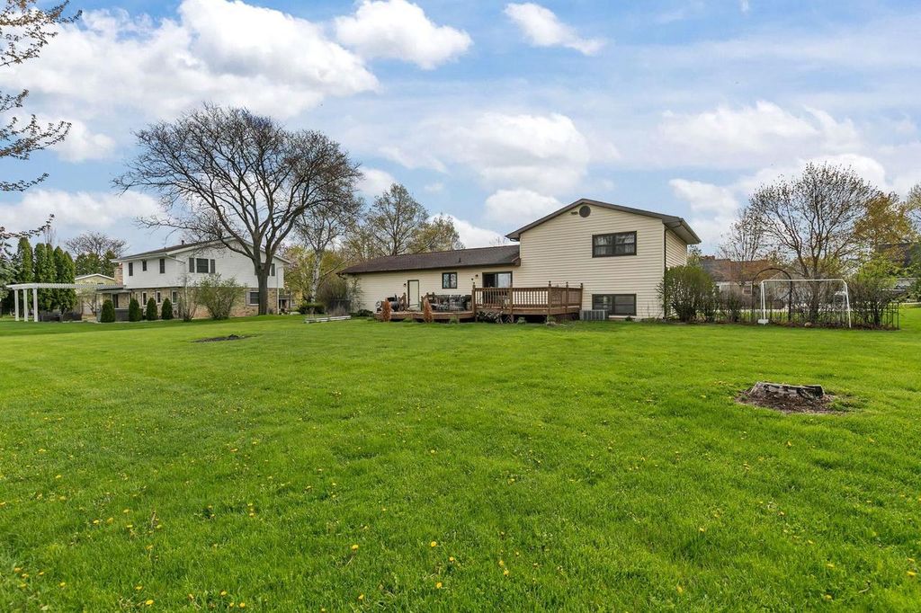 Photo of 1709 Lake Breeze ROAD, Oshkosh, WI 54904 (MLS # 50324810)