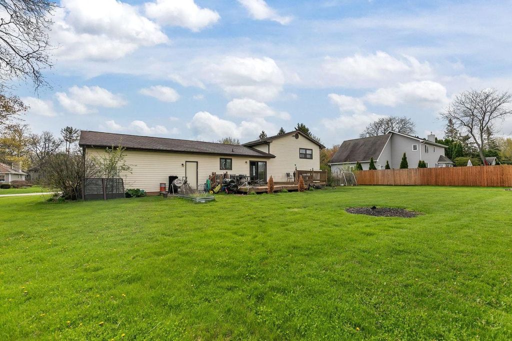 Photo of 1709 Lake Breeze ROAD, Oshkosh, WI 54904 (MLS # 50324810)