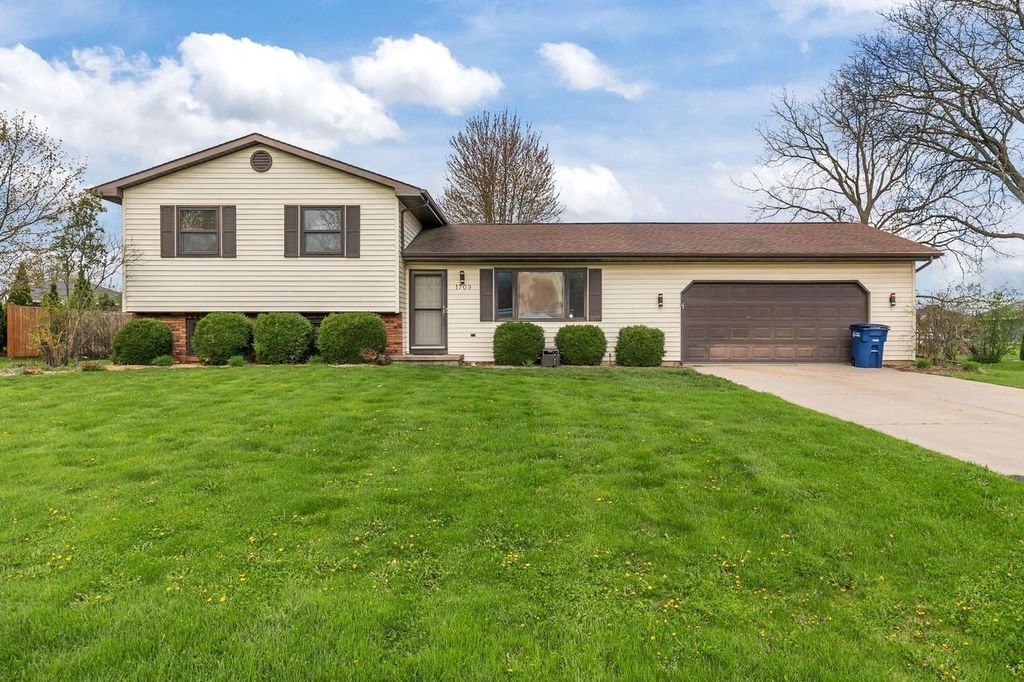 Photo of 1709 Lake Breeze ROAD, Oshkosh, WI 54904 (MLS # 50324810)