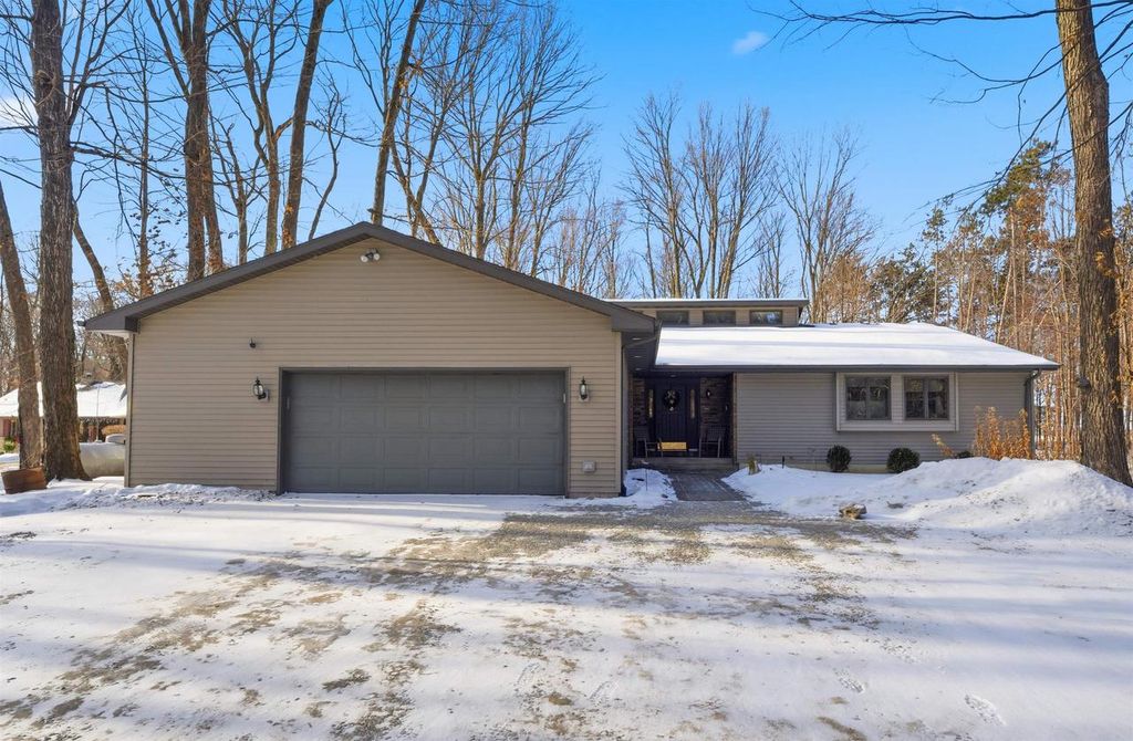 Photo of N5153 Woodhaven COURT, Shiocton, WI 54170 (MLS # 50319355)