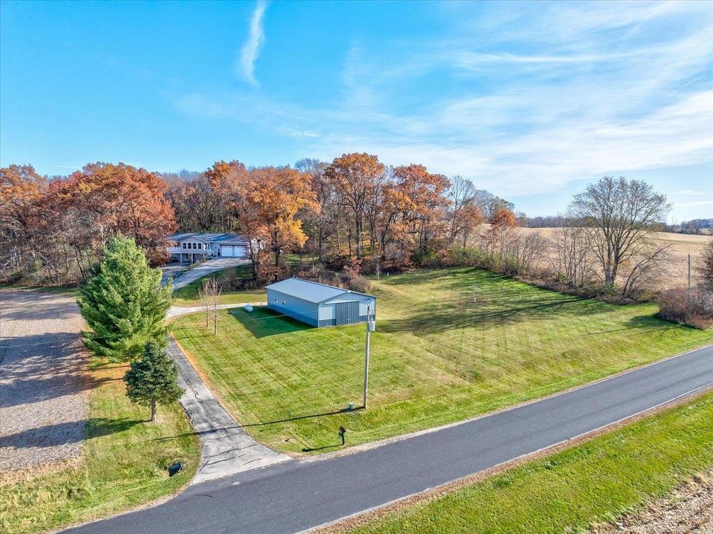 Photo of 1736 Washington ROAD, Stoughton, WI 53589 (MLS # 2012346)