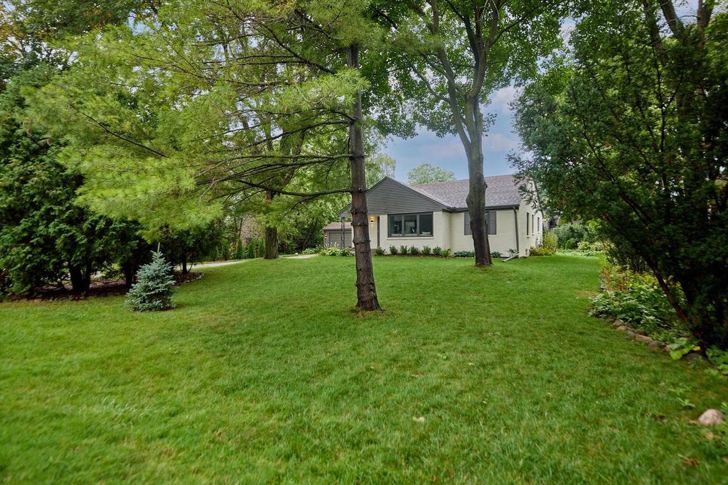 Photo of 825 Circle DRIVE, Elm Grove, WI 53122 (MLS # 1981704)