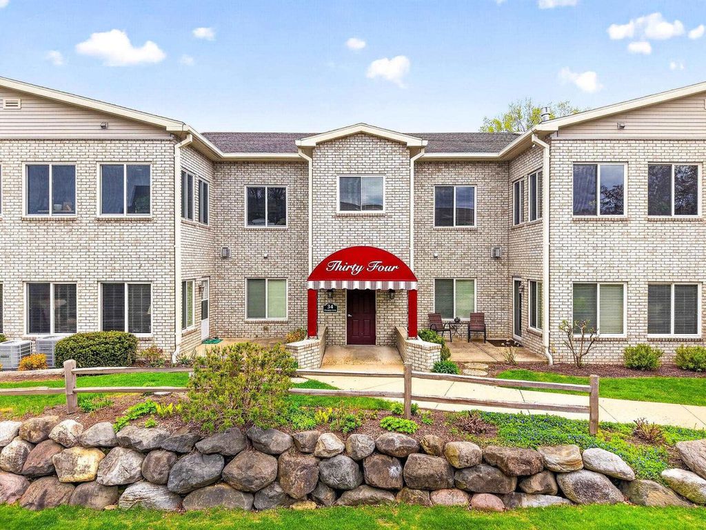 Photo of 34 Cherokee CIRCLE #103, Madison, WI 53704 (MLS # 2021625)