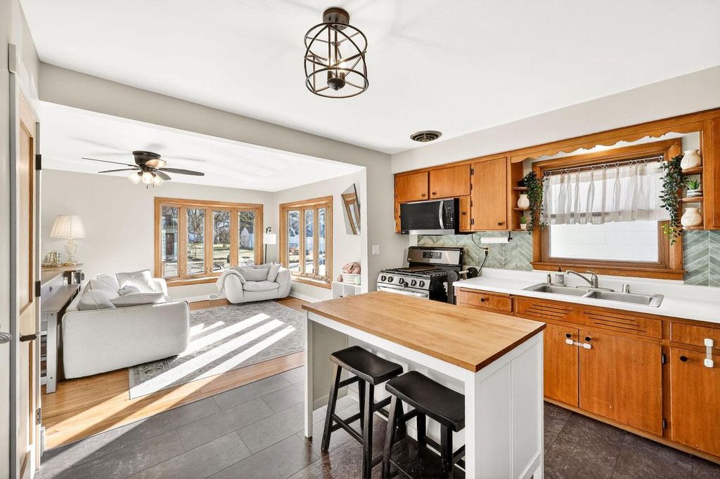 Photo of 302 Buckingham LANE, Madison, WI 53714 (MLS # 2015003)