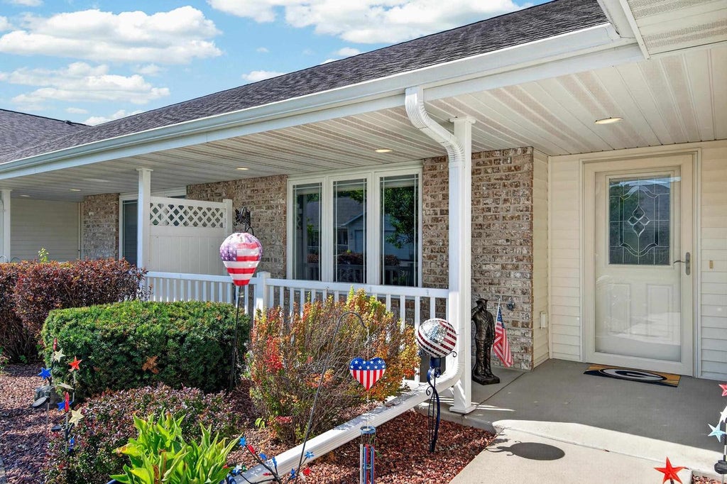 Photo of 93 Queens WAY, Fond Du Lac, WI 54935 (MLS # 2030267)